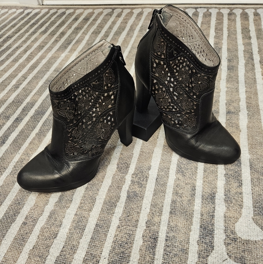 Nero Giardini Caracas Laser cut black leather ankle boot - Size 39
